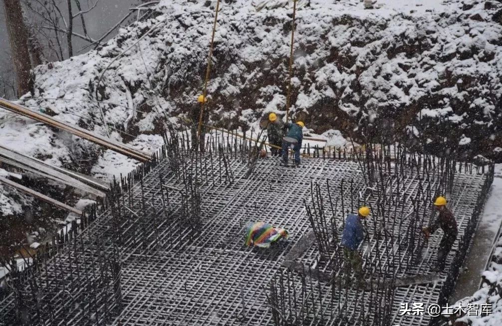 混凝土冻害怎么修复,冬季混凝土施工被冻后果