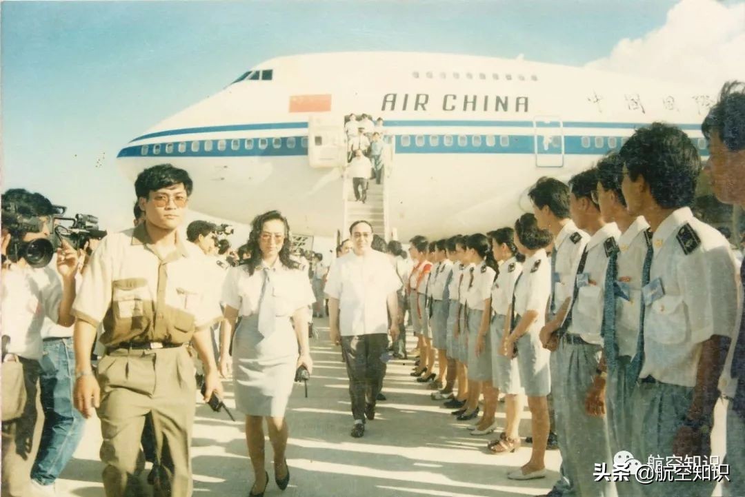 25年后再次回到陌生又熟悉的地方,我们即将到达三亚凤凰国际机场