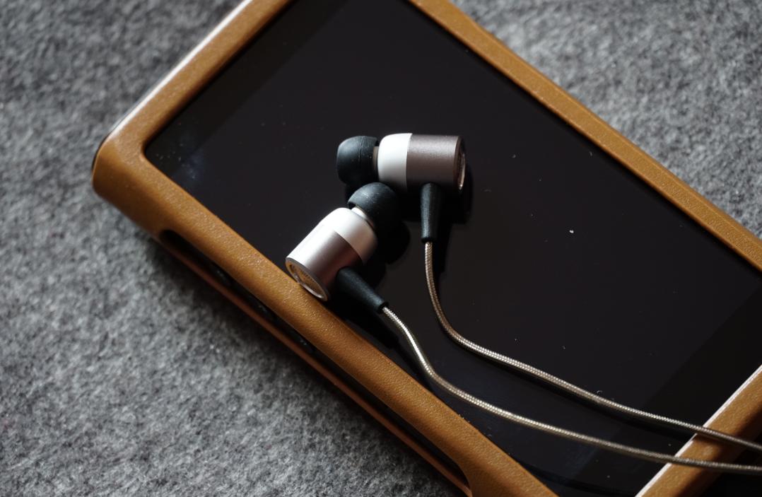 同价位森海塞尔和索尼选哪个,森海塞尔百元耳机跟千元耳机对比