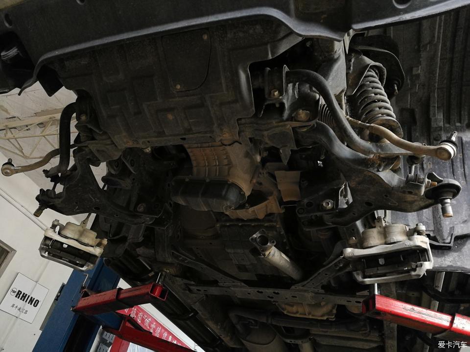 途达2021款2.5t柴油版越野视频,2021款途达四驱七座越野视频