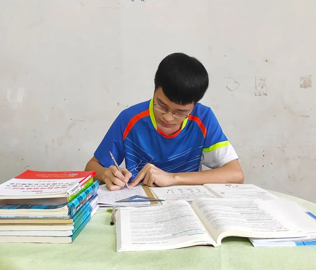 学霸宅家,学霸们学习成绩好吗