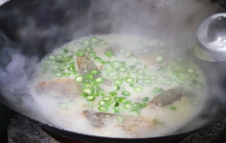 鲤鱼最好吃的做法，诀窍和步骤都告诉你，学会可以直接开店！