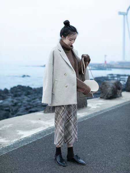 毛呢香风短款外套女秋冬最新款,中款毛呢外套穿搭短款