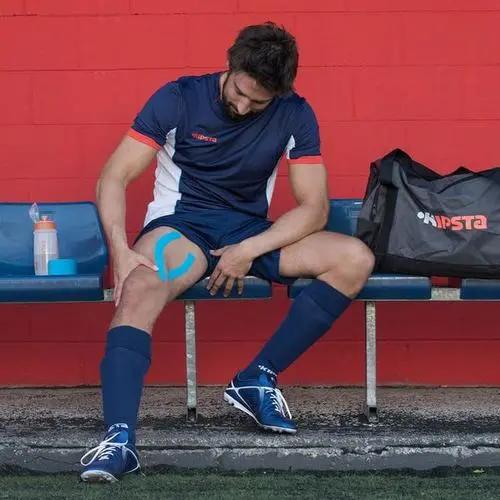 打球贴了肌效贴还用戴护膝吗,打球受伤了感觉不到疼