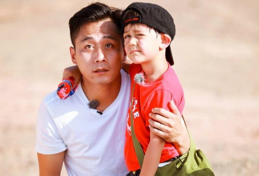 他一天赚400万，座驾在横店“响当当”，却因没驾照从来不敢开