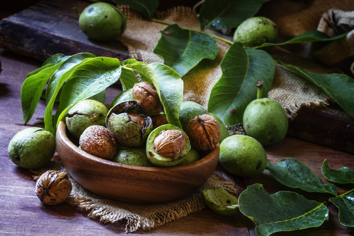 新鲜核桃放冰箱冷冻可以保存多久,鲜核桃放冷冻能放多久