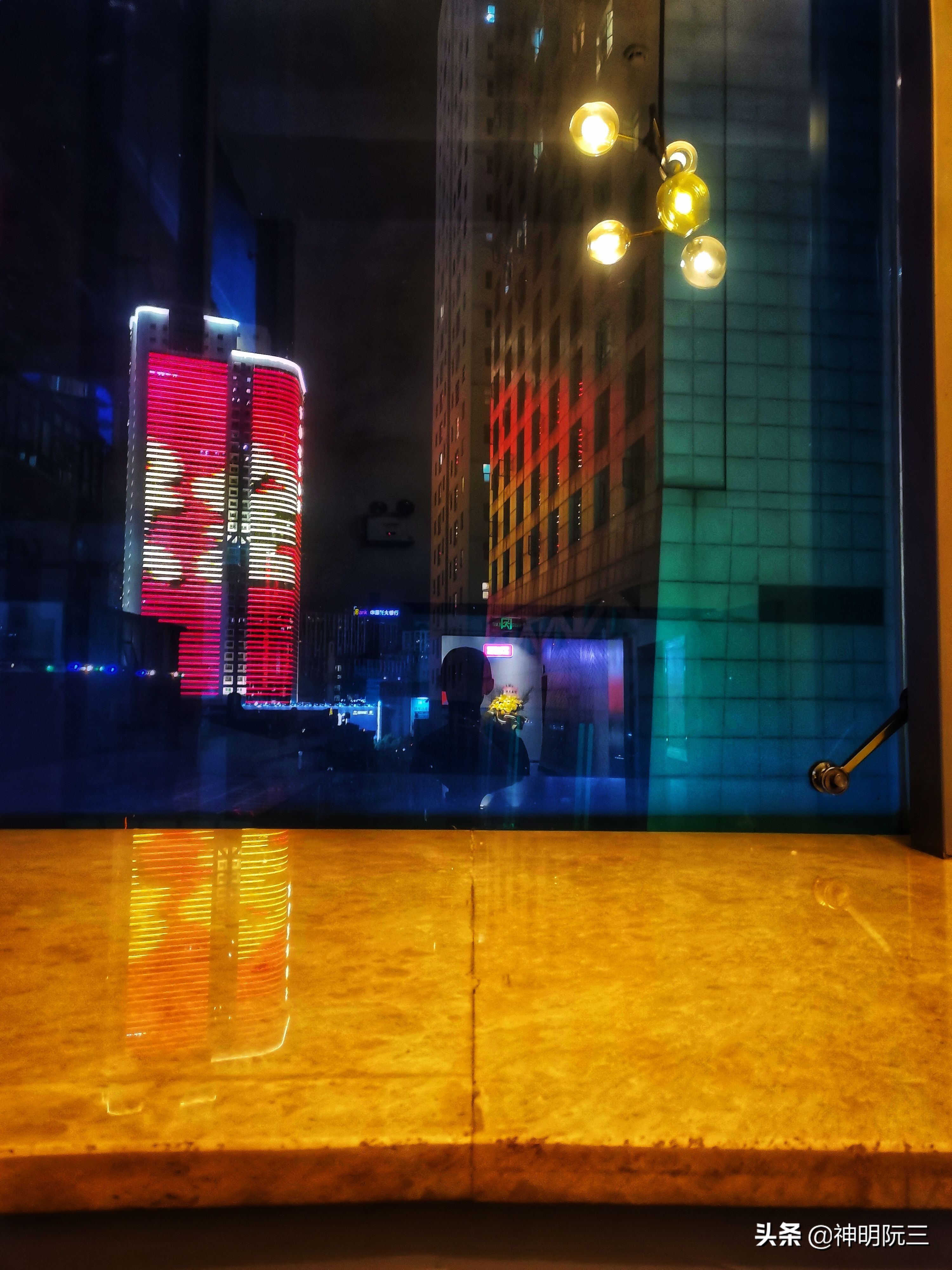 第一手礼——《人间失格》我觉得我并不存在，我是风，我是虚空的