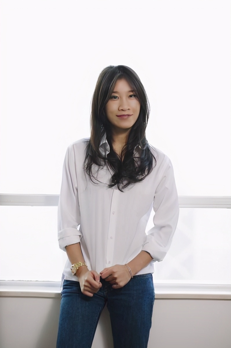 假名媛女孩，白富美人设崩塌，穷才是原罪？