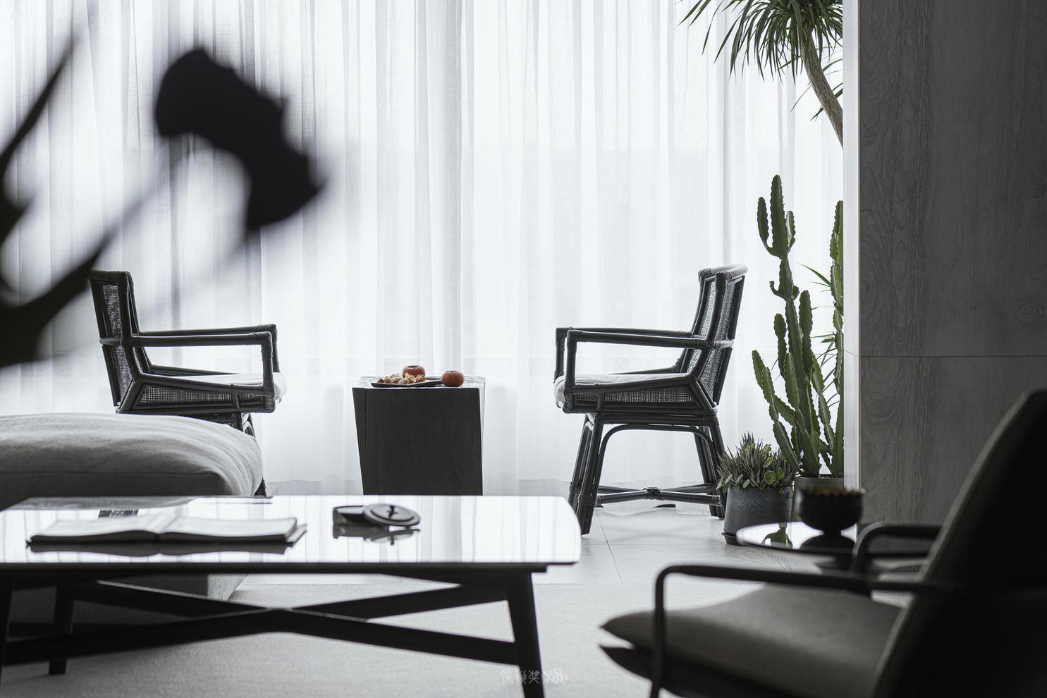 设计师梁彬：成都246㎡宁静致雅，黑与白交错空间