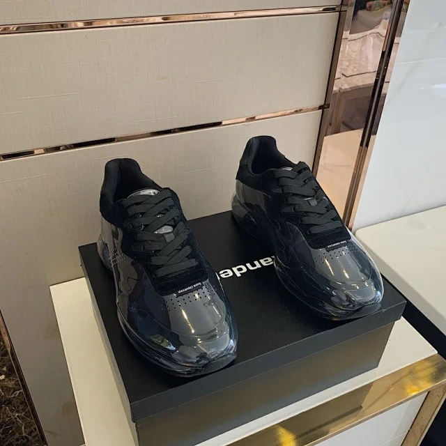 和阿迪耐克同档次的鞋,品牌的运动鞋为啥那么难看