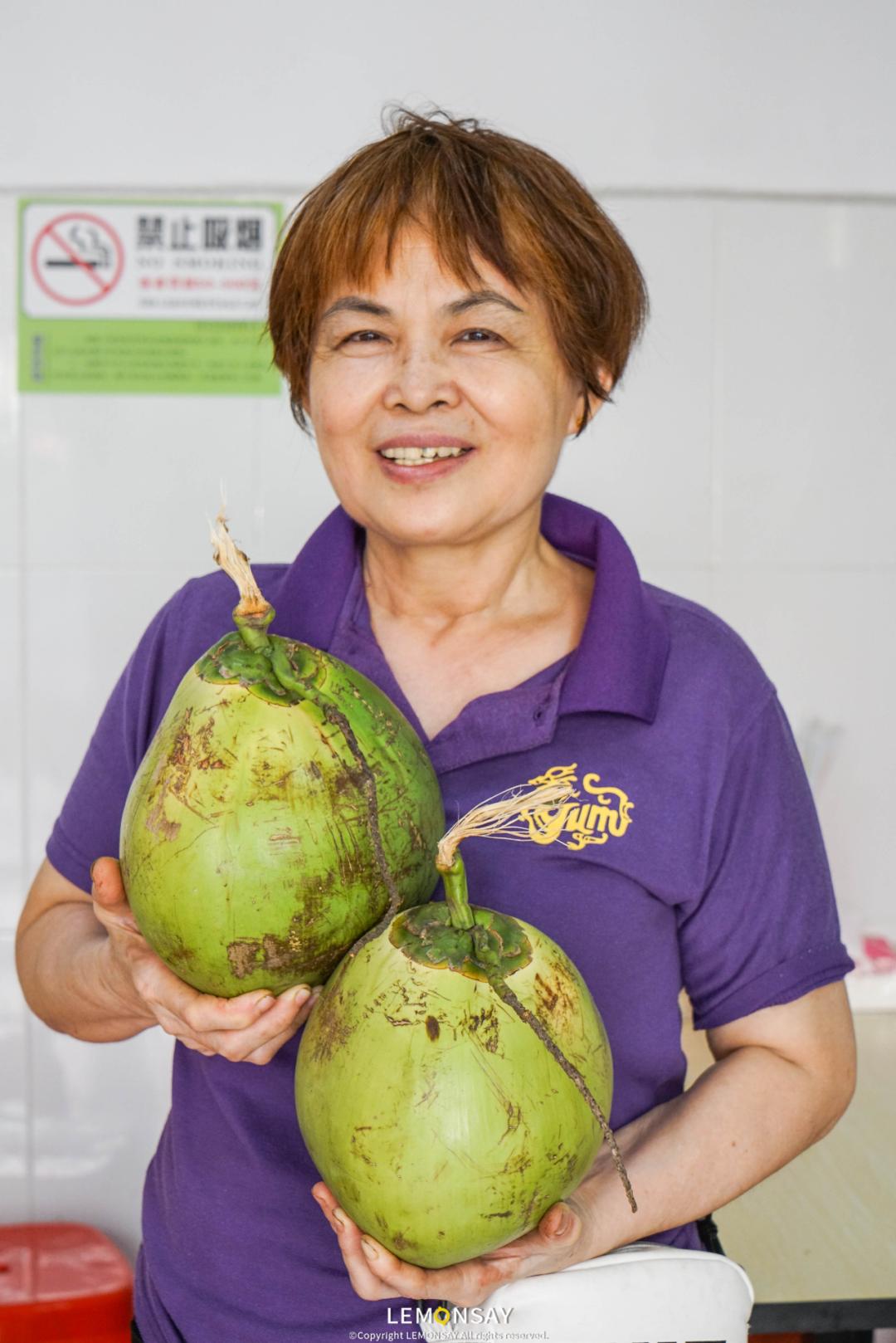 藏在水库的“阿姨街”,人均20块胖成猪