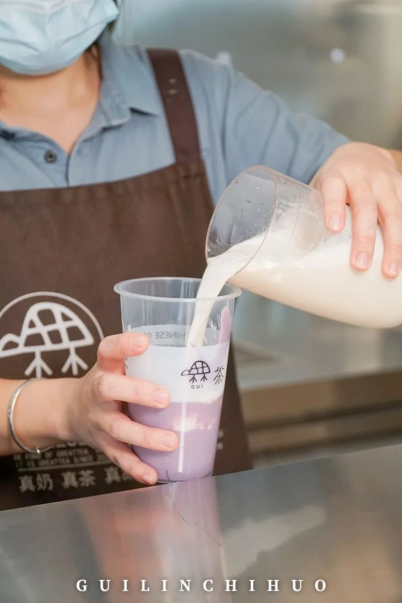 桂林奶茶店探店拍照,性冷淡风奶茶店拍照墙布置