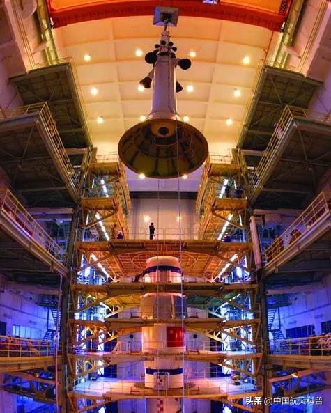 火箭是怎么站在发射台上的,火箭发射的高度