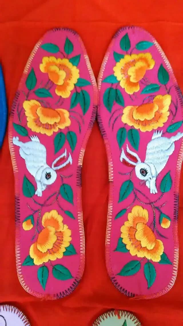 十字绣鞋垫花样图解大图,最受欢迎的小格子鞋垫图案