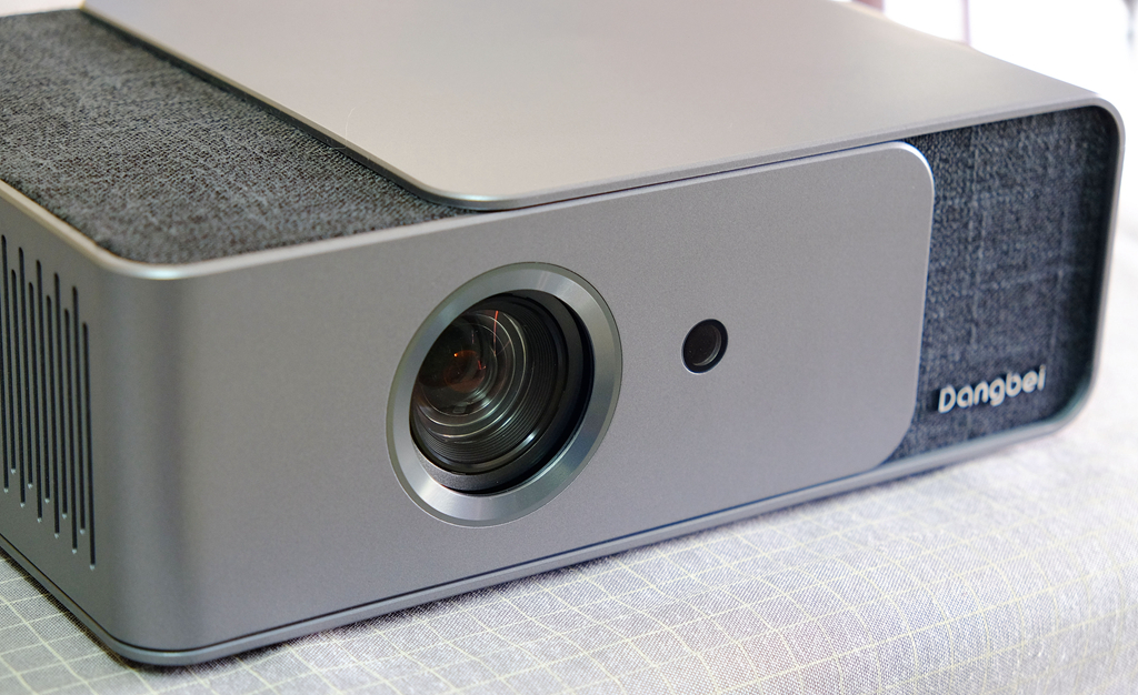 当贝投影仪智能入幕,当贝投影仪f1是什么技术