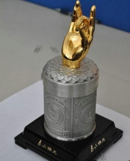 黄鹤楼2万一条的烟,3万块钱一条的烟是什么烟