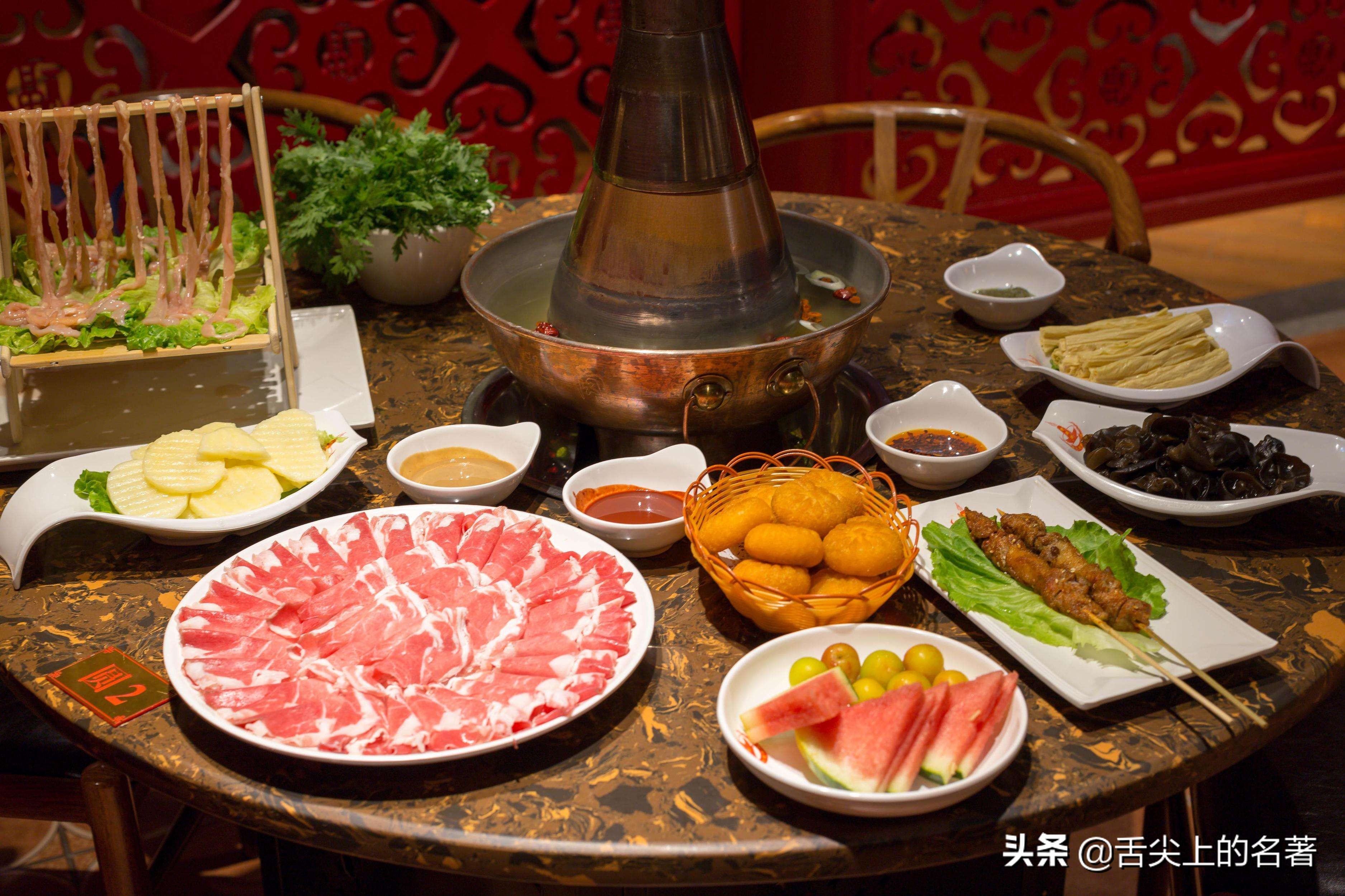 老舍要请大家吃一顿地道的北京菜,老舍先生对北京小吃的情怀