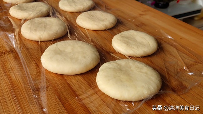 大家可以自己在家做酸奶饼,发酵酸奶饼做法