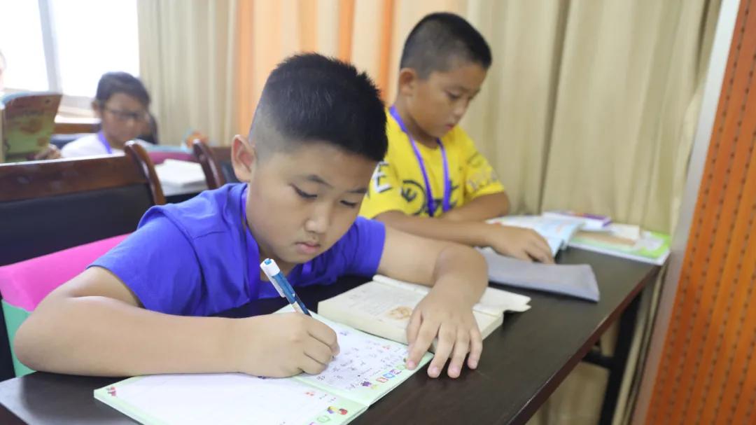 寒假在托管班的一天300字,假期托管班一日三餐