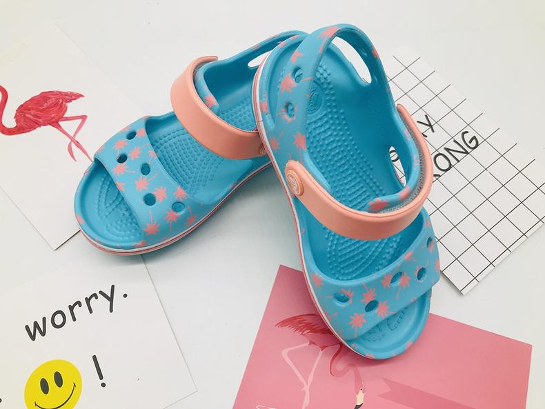 卡骆驰凉鞋表面怎么清洗,卡骆驰洞洞鞋穿大点好看吗