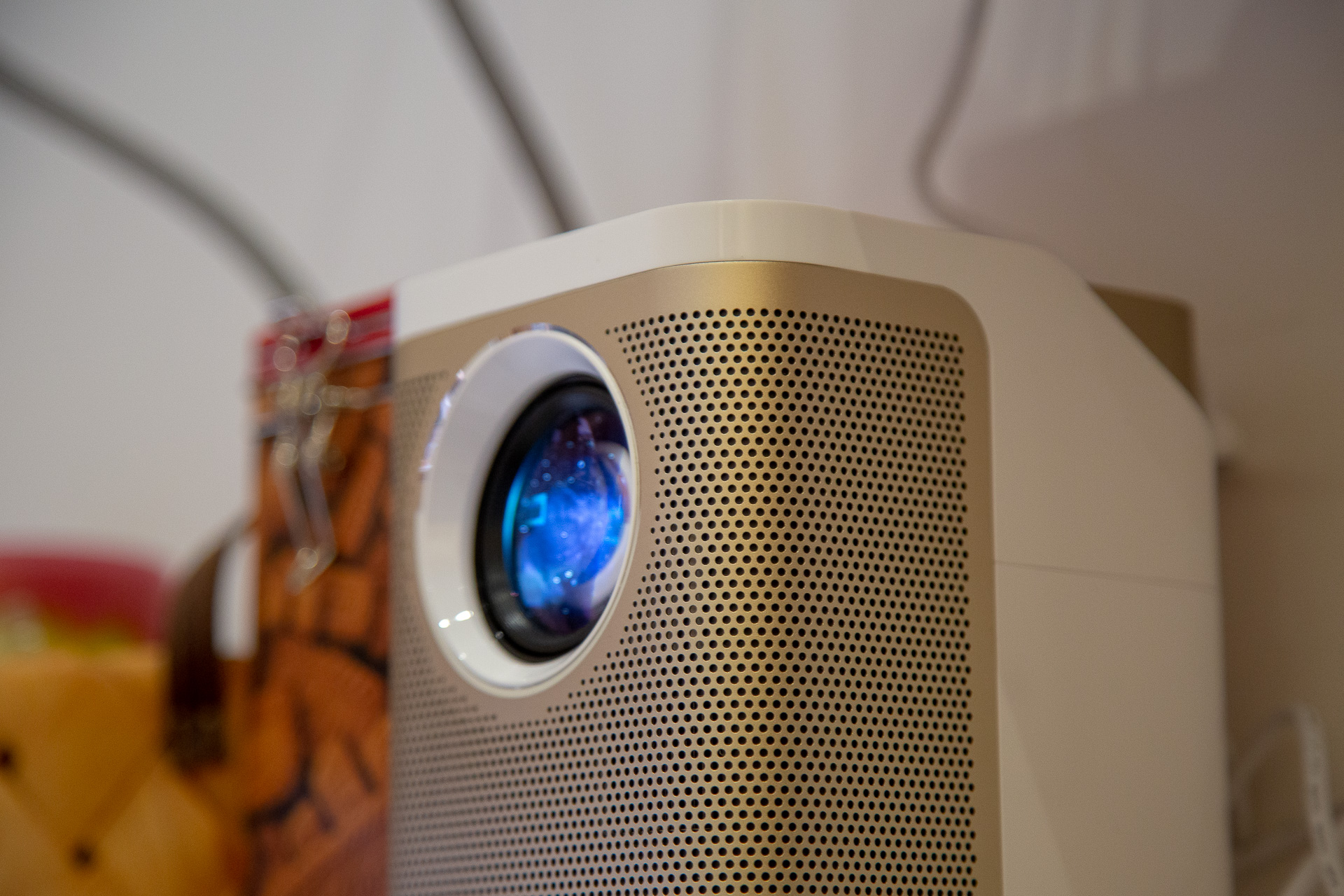 千元以下的投影仪值得买吗？1199元的知麻影院电视DIVAPro分享