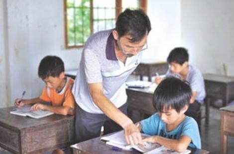 教师和医生哪个职业好,教书育人也是治病救人