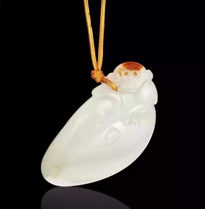 俏色羊脂美玉，美皮玉雕更美