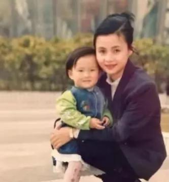 真奇葩！女儿进娱乐圈失败母亲重开洗浴中心，把孩子送上不归路