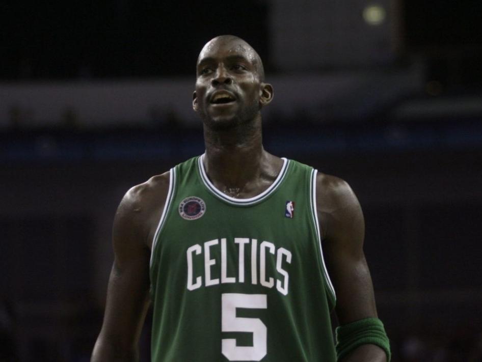 湖人历史头号战队是“魔蛇皇勾鲨”，在史上，只有绿军前五能对抗