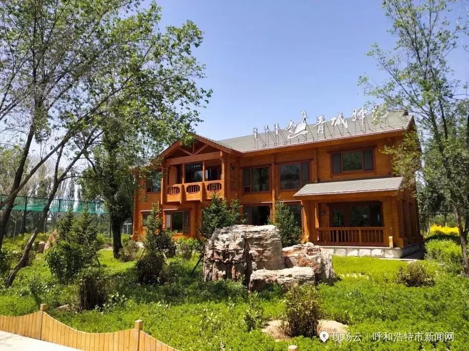 酒吧、超市、展览馆，这么Fashion的青城驿站，你还会认为这只是厕所吗？