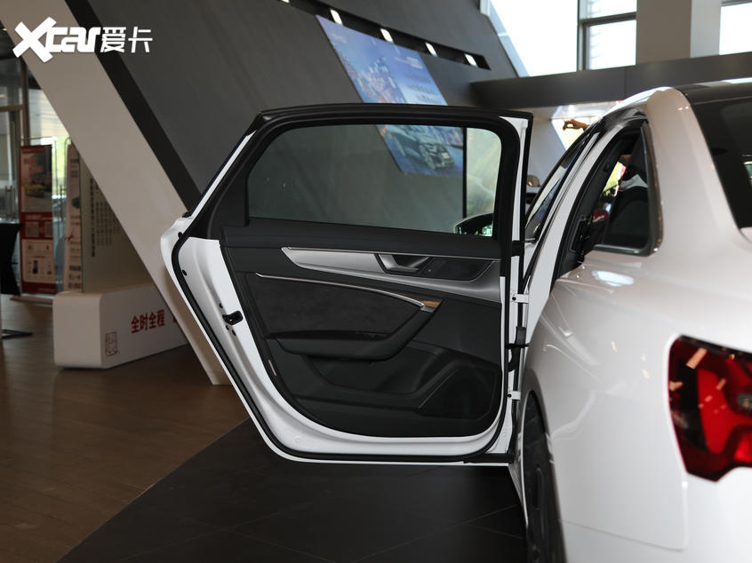 奥迪a6l与宝马x3哪个有面子,奥迪a6l和途昂哪个更有面子