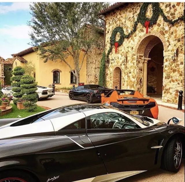 真以为开超跑穿SLP脚踩椰子的都是富二代？