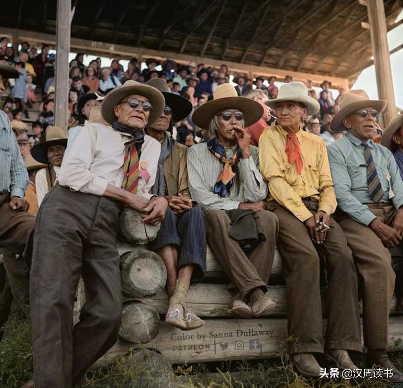 老照片1950年代的玛丽莲梦露,玛丽莲梦露粉红色裙子