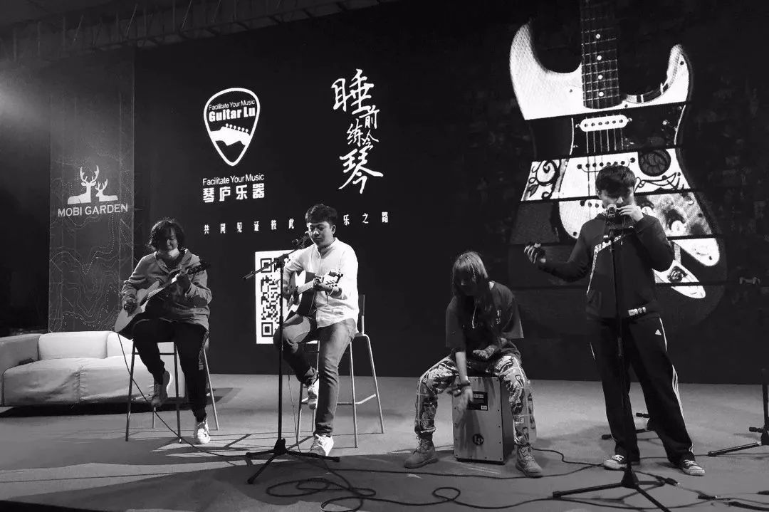 会弹钢琴的人有多幸福,会弹吉他的人是不是遍地都是