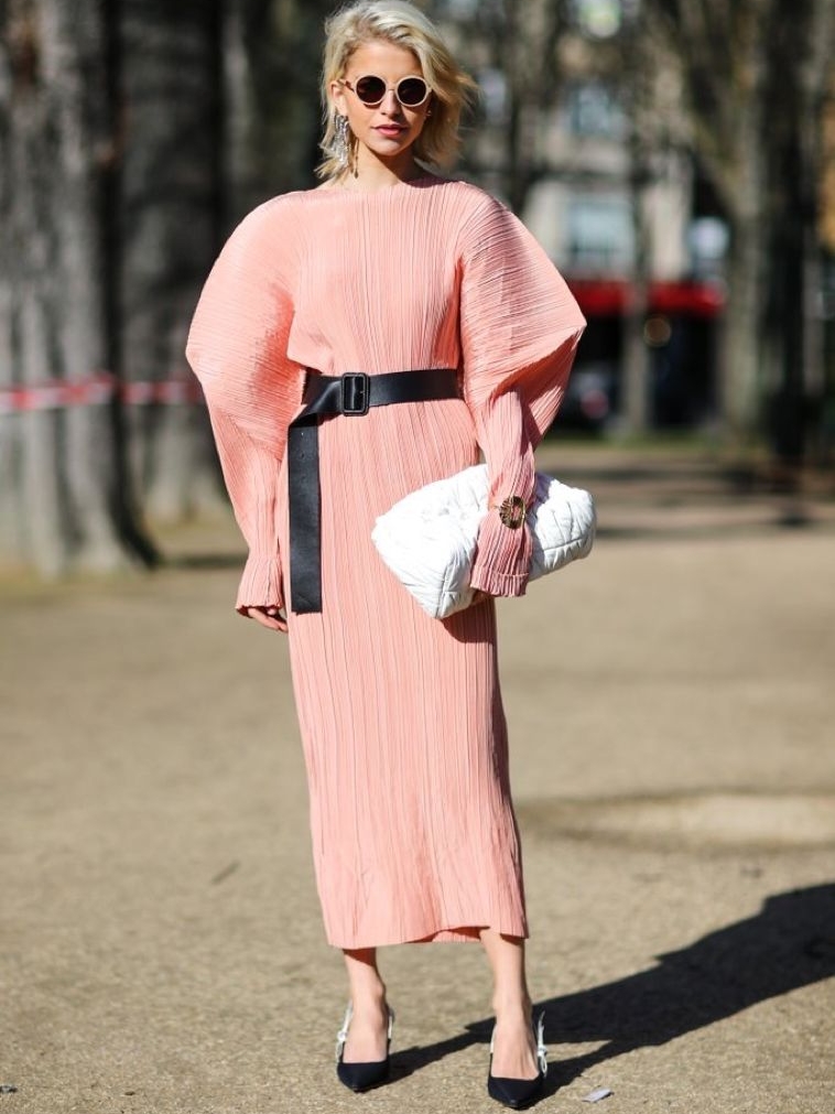 今年流行桃子色减龄显白无敌 (桃桃发色推荐)