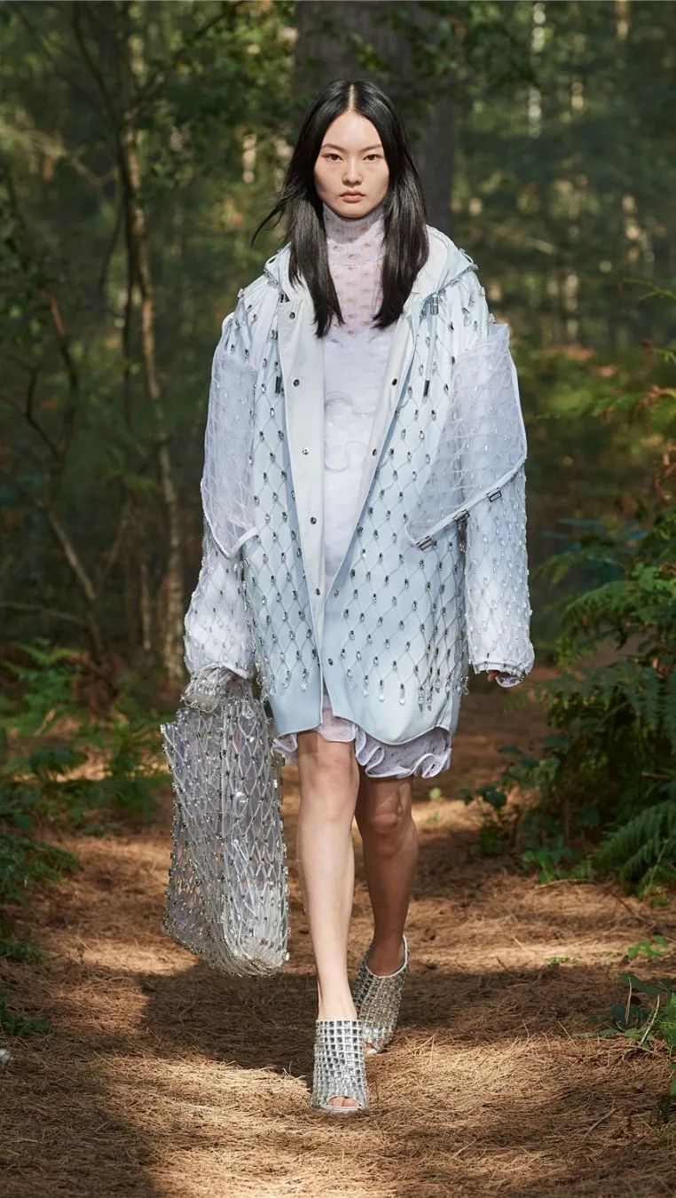 日常穿的衣服究竟可以多时髦？Burberry给了我们最佳答案