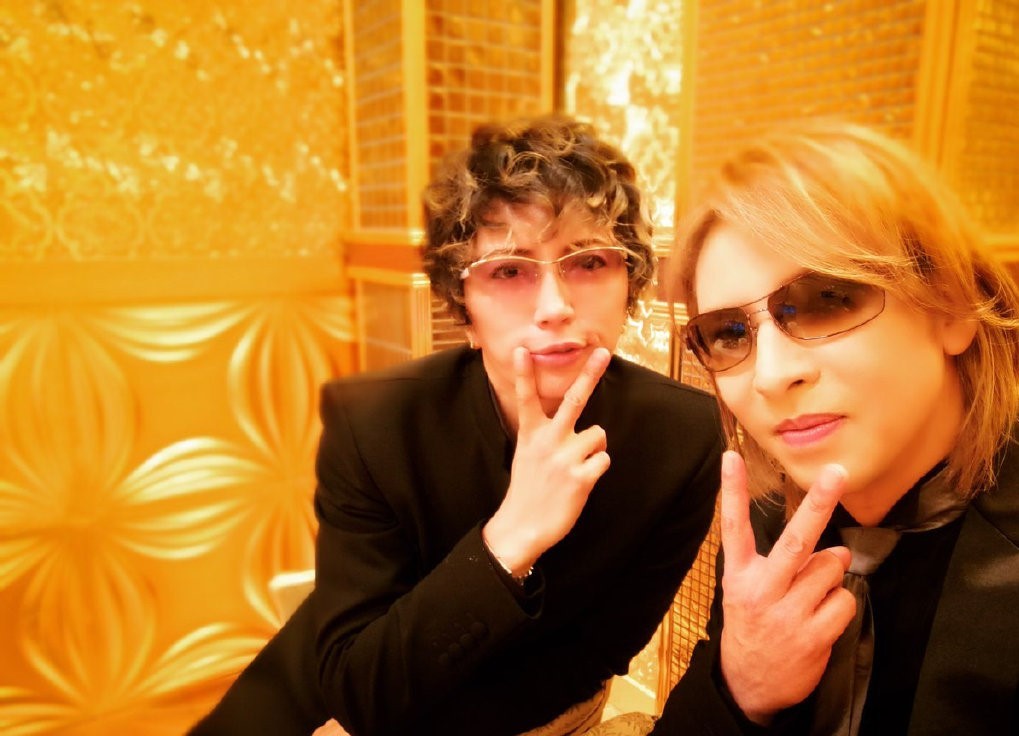 这两位日本知名*男美**大佬，私下竟是这种“不正常”关系？