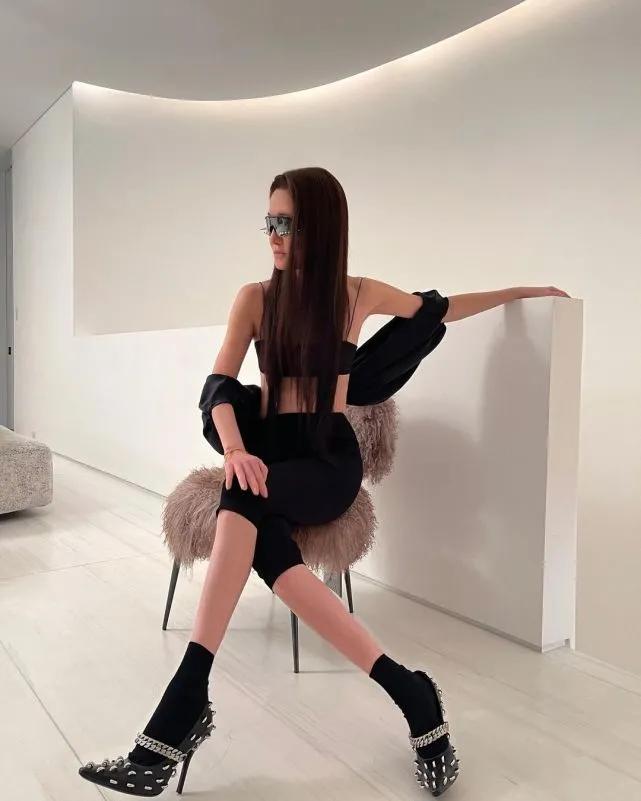 72岁王薇薇锻炼照片,王薇薇颜值变化