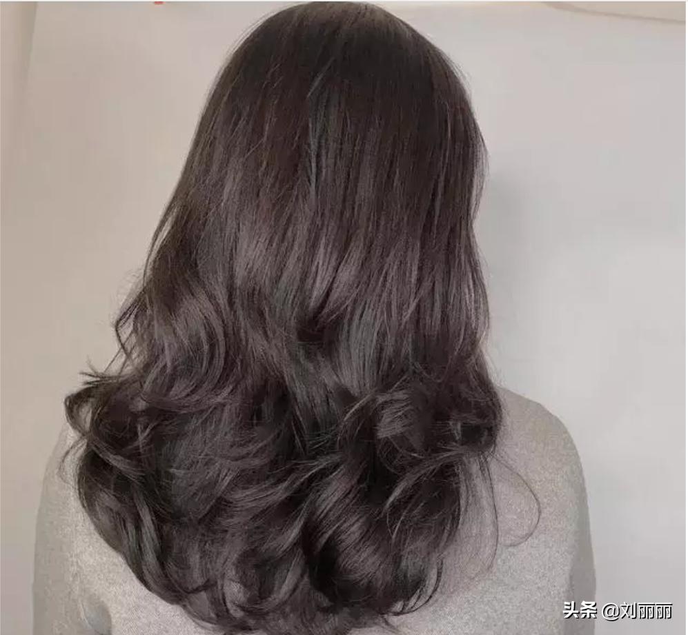 70后超短发烫发发型免打理减龄,50岁减龄发型短发烫免打理