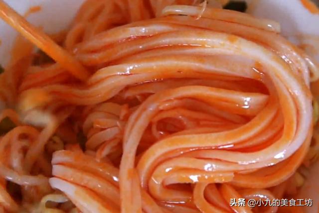 想吃凉皮不用买最简单的制作方法,不用洗面的米皮的家常做法