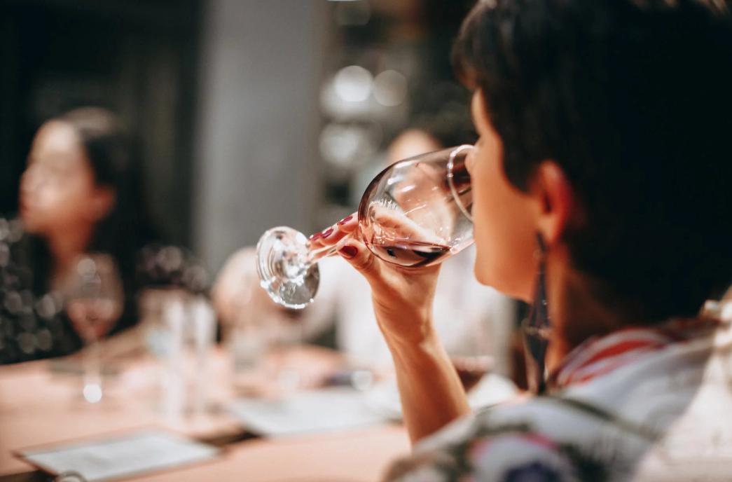 葡萄酒的涩叫什么,葡萄酒的涩来源