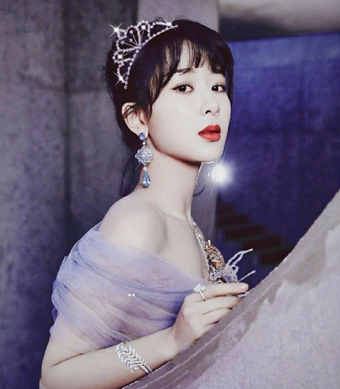 杨紫穿婚纱所有的照片,杨紫穿白婚纱的照片超美