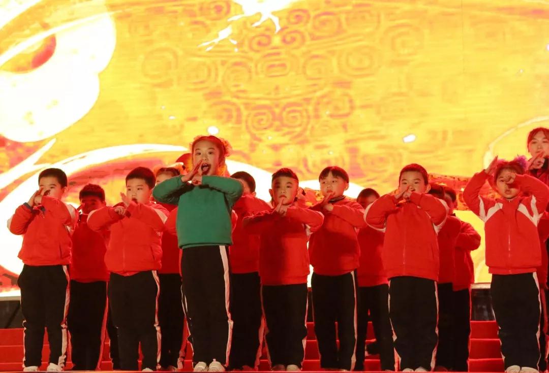 小县城学校元旦晚会活动,小学生青春筑梦砥砺前行文艺汇演