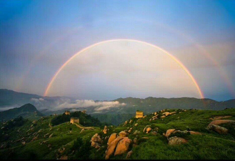 天山天池是古冰山运动形成的结果.天池也被称为“瑶池”