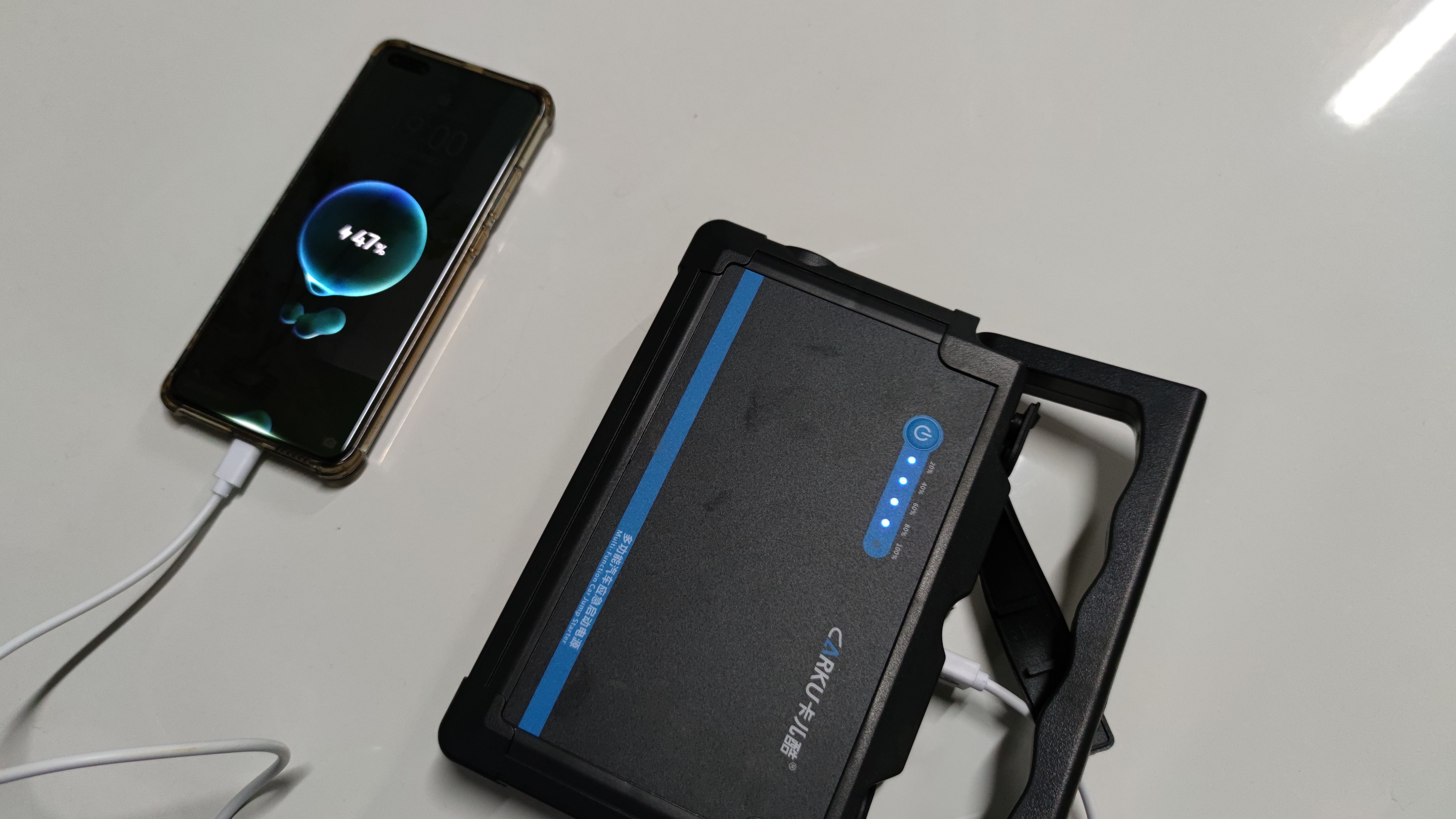 车辆意外熄火如何快速解决？卡儿酷DW2000启动电源来帮你