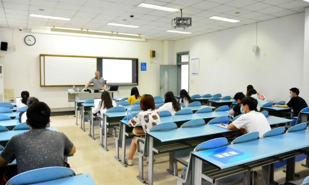 回顾：全面线下复课第一周，这依旧是你熟悉的西财课堂！