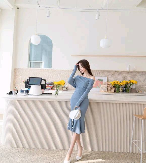 孙允珠淡黄色格子条纹鱼尾裙穿搭,孙允珠肉桂鱼尾裙