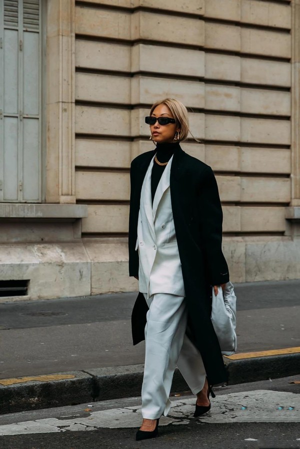 聪明女人穿大衣搭五种裤子有气质,见过世面的女人穿衣搭配