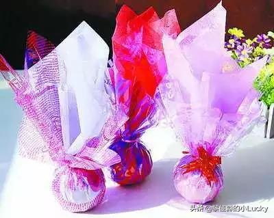 女生收到男生送的礼物会想什么,收到喜欢的人送的礼物为什么哭了