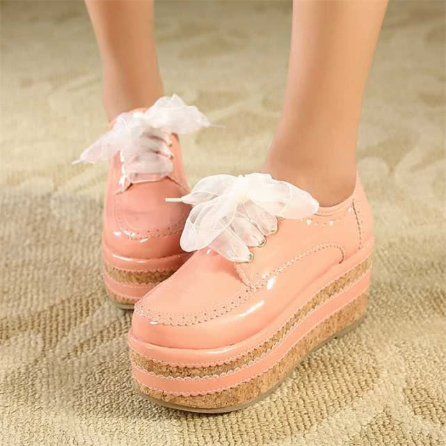 儿童最伤脚的四种鞋子,2岁宝宝穿什么鞋子不伤脚